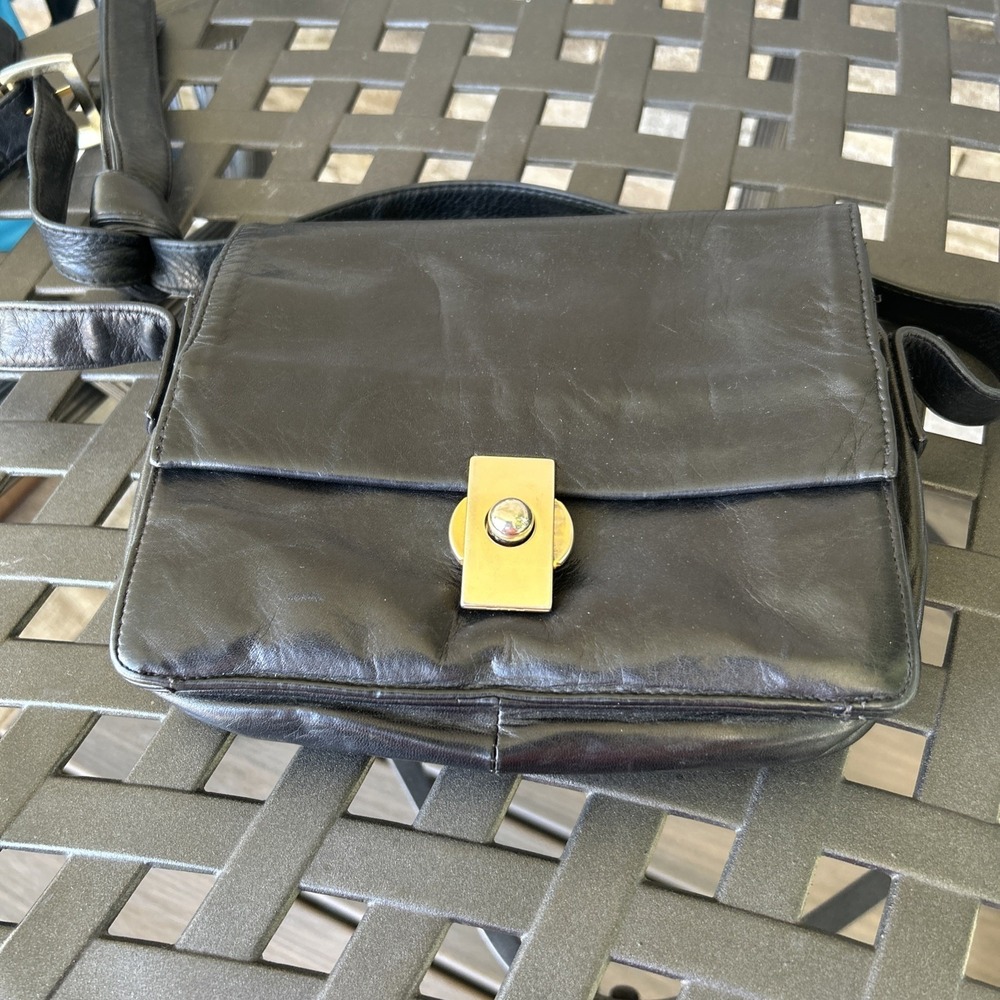 perlina leather‎ crossbody Handbag Made Italy Black Lots Compartments